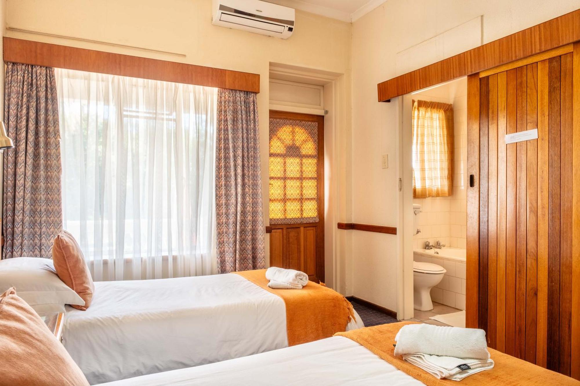 Karoo Country Inn Middelburg  Exterior photo